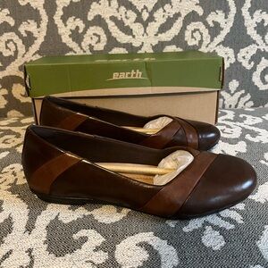 NEW in box Women’s Two-Tone Earth Shoes Flats